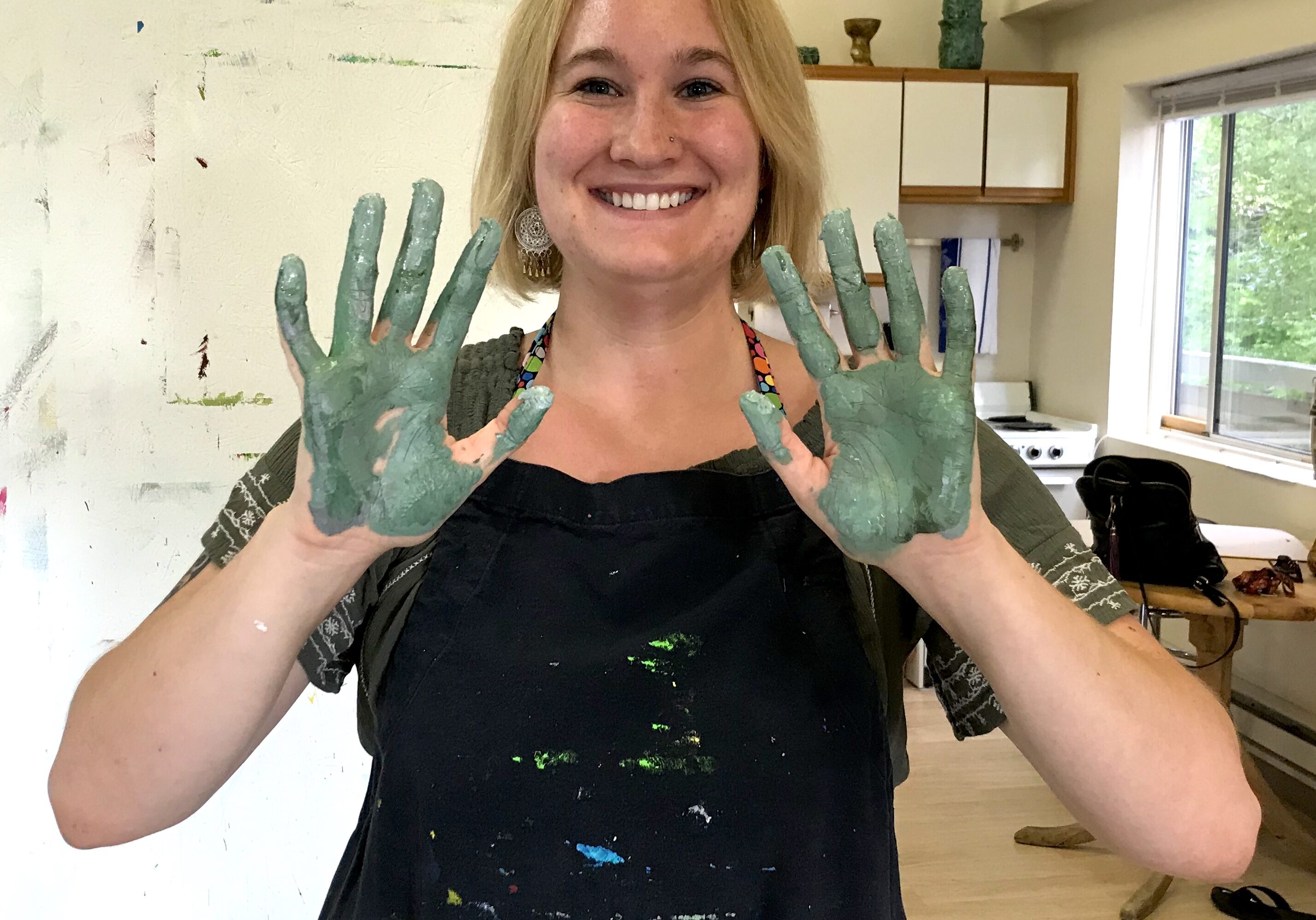 molly with green hands